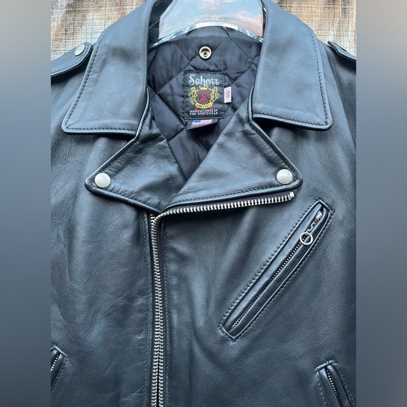Schott NYC USA Men’s Moto Leather Jacket - Sz Medium motorcycle riding - Picture 4 of 16